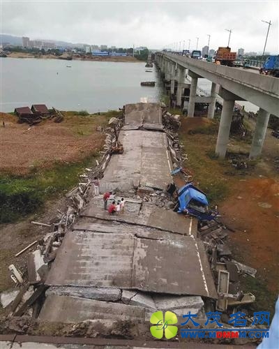 江西泰和一桥梁坍塌 8名施工人员落水5伤3失踪
