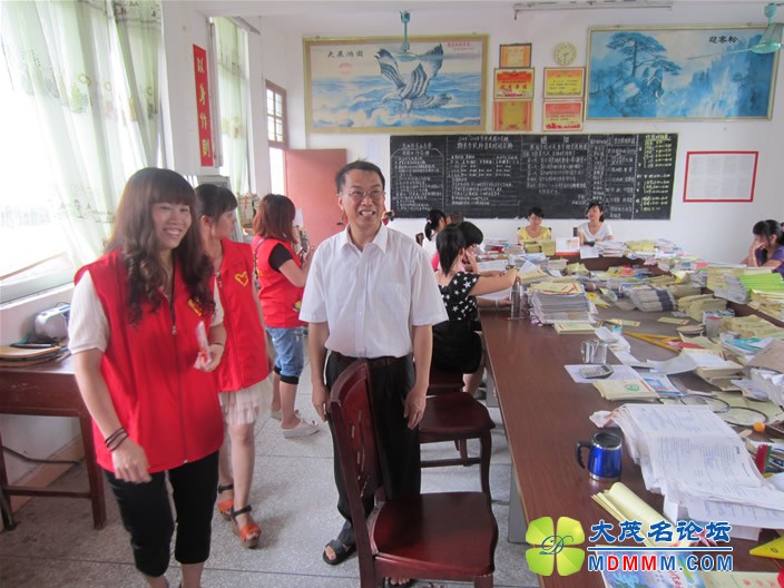 Ƭ 082.jpg
