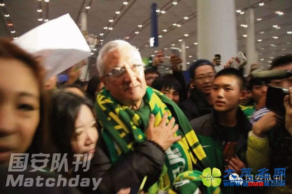 国安队刊回顾曼萨诺生涯路 再相遇献掌声与欢呼
