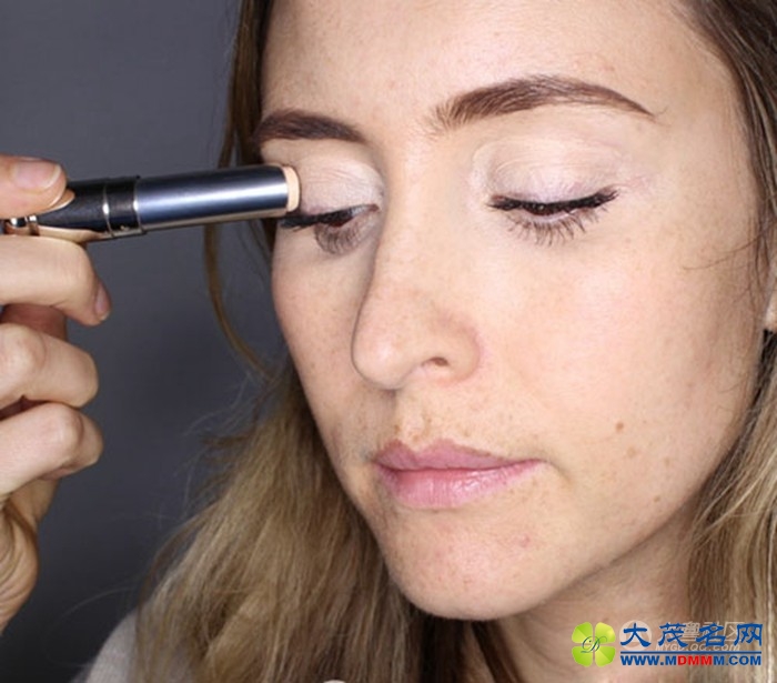 化了这么多年妆竟然不知道遮瑕膏这么好用!