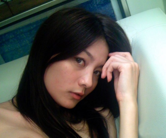 性感女星养起全家人和弱智弟弟，却惨遭富二代迷奸