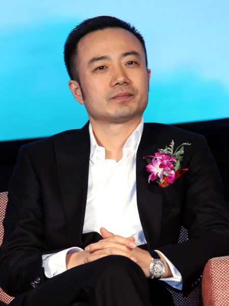 “2015中国最佳商业模式高峰论坛暨21世纪中国最佳商业模式评选颁奖典礼”于12月29日在北京举行。上图为上海浙商实业集团董事长俞凌雄。(图片来源：新浪财经)