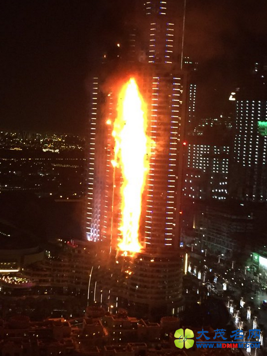 迪拜世界最高楼附近一酒店突发大火致1死16伤 