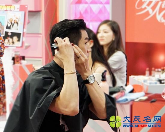 可以变换刀头的修容组，男生简单的理发、修鼻毛、打理门面都很好用