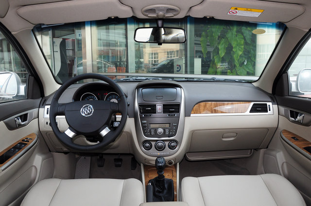  Խ 2015 1.5L MT