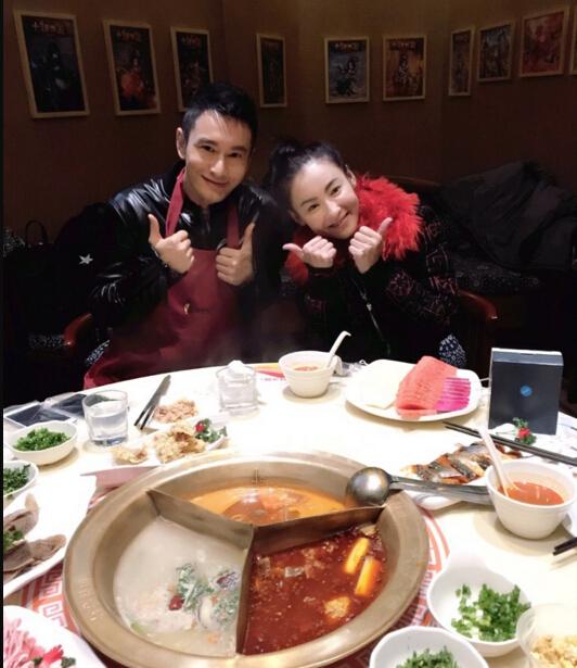 张柏芝黄晓明一同吃火锅 卖萌合影心情大好