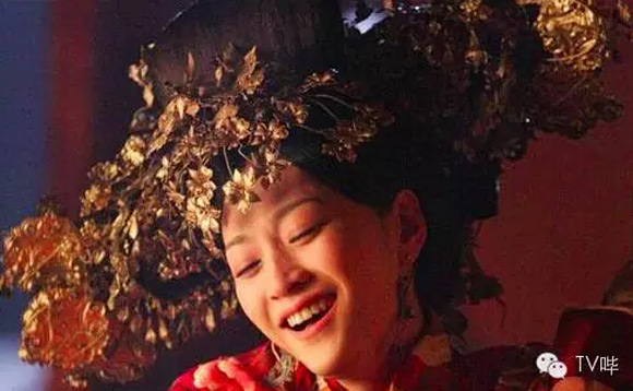 腿长胸大 70后童颜巨乳李小冉新剧zuo成了网红？