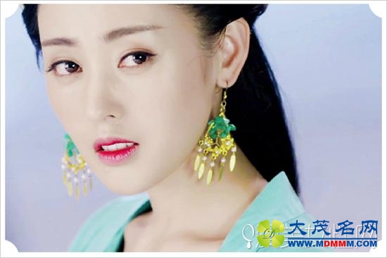 太子妃张天爱的一颦一笑都是那么迷人