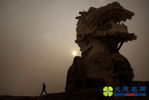 这些年各地短命的“巨资巨型”雕塑有多少？