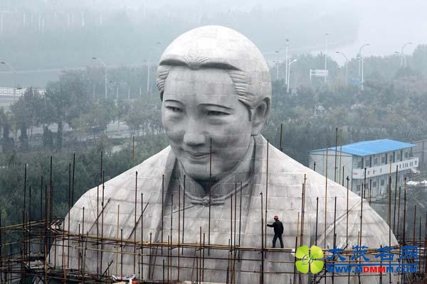 这些年各地短命的“巨资巨型”雕塑有多少？