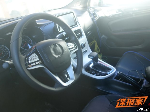 定位紧凑型车 中华F20最新内饰谍照曝光