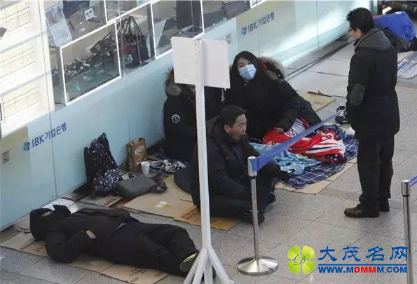 韩国人也赶“春运” 民众彻夜排队抢票