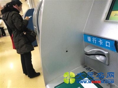 北京号贩子藏身煎饼摊拉客 自称认识医生