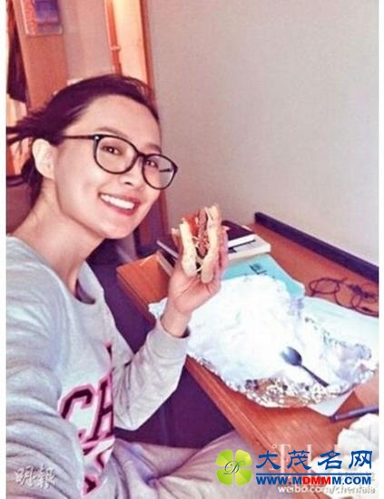 不施胭粉的陈法拉