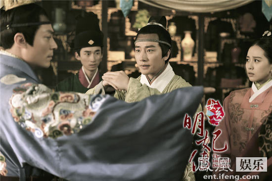 《女医》两大男神荧屏对阵：霍建华任性皇帝 黄轩温润如玉