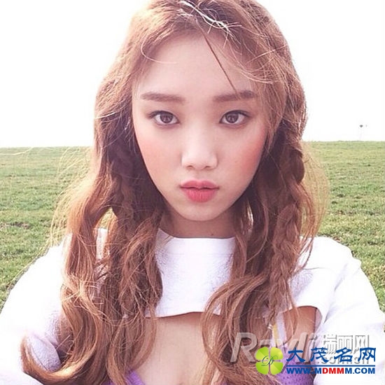 厚唇派美人-李圣经