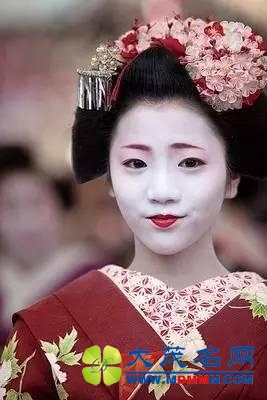 在日本当艺妓是一种什么样的体验
