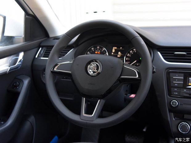 ˹´  2016 Ŀ 1.6L Զа