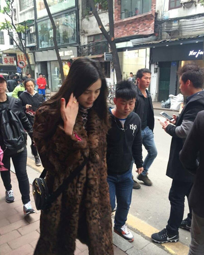 娄烨《地狱恋人》曝片场照：宋佳土气 陈妍希风尘(图)