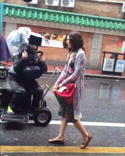 娄烨《地狱恋人》曝片场照：宋佳土气 陈妍希风尘(图)
