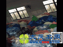 小贩从垃圾堆捡吃剩飞机餐 标“航空专用”出售