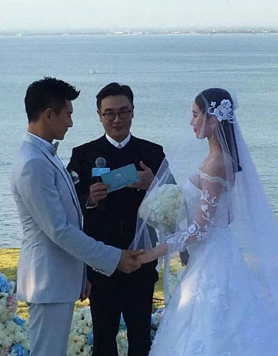 隆诗婚礼进行中！“皇阿玛”刘松仁上台主婚(图)