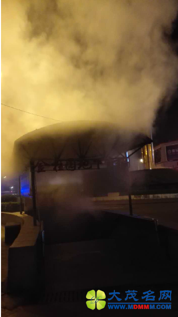 绵阳地下商场起火 多部门超百人连夜扑救