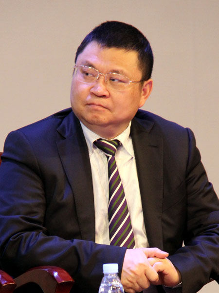 “第五届岭南论坛”于2016年3月27日在中山大学举行。上图为易事特集团股份有限公司董事长何思模。(图片来源：新浪财经)