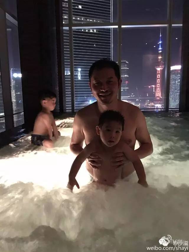 可乐夫妇圈粉，逗比沙溢这样“爱”胡可立马沦陷了……