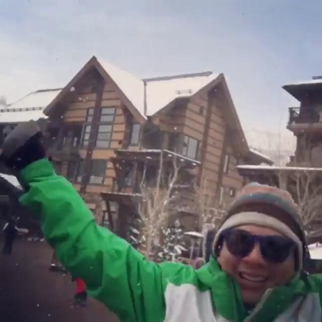 千亿媳妇徐子淇自high跳舞 与男性友人开心滑雪