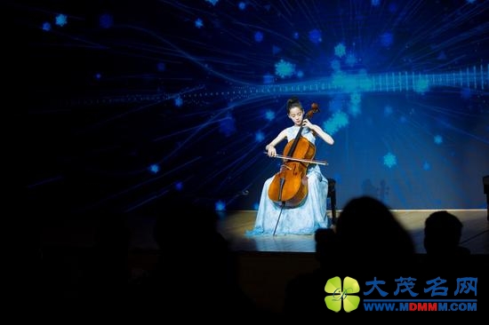 2欧阳娜娜用琴声向TA（自然堂）表白