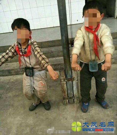 两名小学生被同学逼睡垃圾房 老师发朋友圈娱乐
