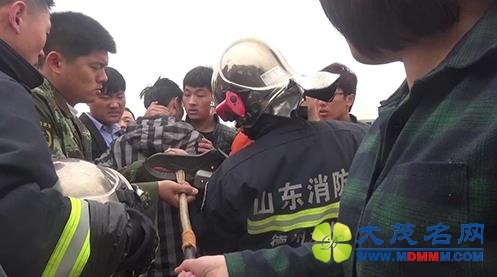 体育生校园练习投标枪 意外插入同学背部五厘米