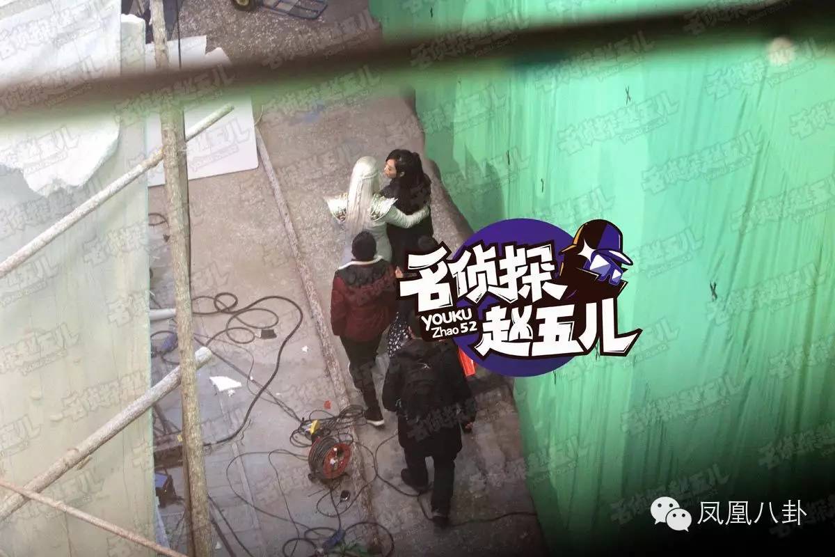 冯绍峰真和宋茜在一起？片场公然搂腰摸大腿(图)