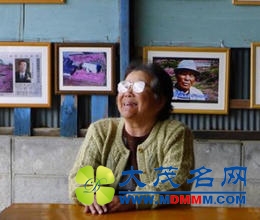 【茶余】女子地铁玩“头悬梁” 动物成“网红”