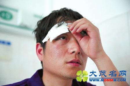西安再现快递小哥被打：对方将手串缠拳头上打