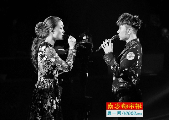 两位唱得之人一起开“克不容缓”演唱会