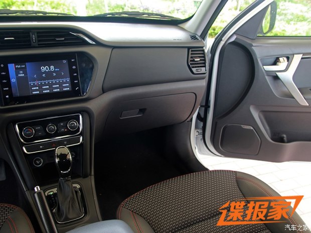 或5月上市 奇瑞新款瑞虎3实车谍照曝光
