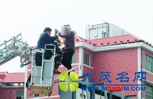 广州谈判专家：凭一张嘴刀下救人