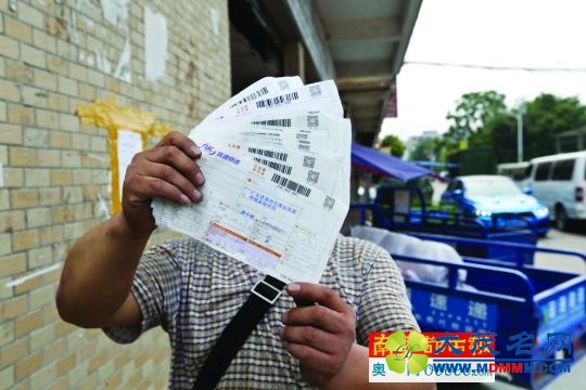 广州一快递员进门填个单 一车货被盗走	