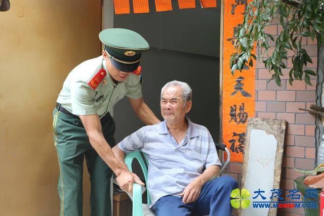 全国助残日东莞边检官兵在行动