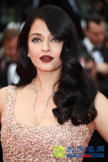 巴黎欧莱雅代言人Aishwarya Rai妆容图