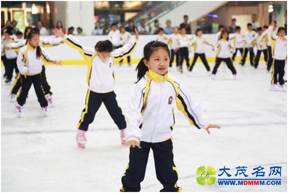 爱冰雪爱运动-迎冬奥冠军少年行公益活动举行