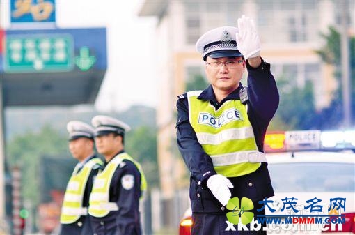 民警奋力推开他人自己被撞飞38米 脾脏被摘除（图）