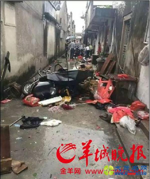 现场图片：龙卷风过后一片狼藉