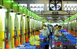“机器换人”提速专业人才 机器人工程师月薪上万