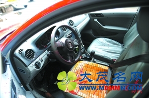女乘客砍的哥致连环车祸