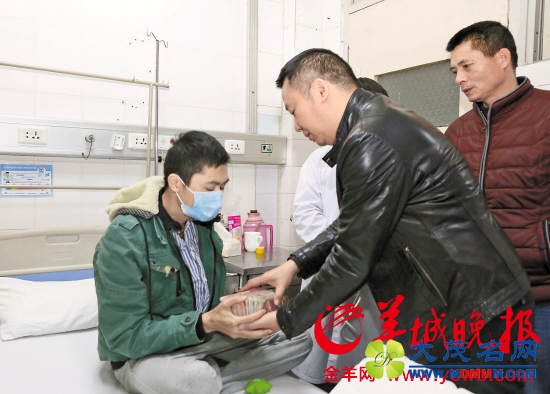母子同患癌症母亲放弃治疗救儿子医护人员解囊相助
