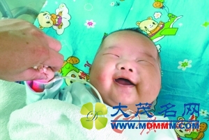 弃婴“袁缘” 入住福利院 警方将继续寻找其亲生母亲