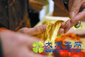 “隆诗”大婚潮绣抢戏 潮绣大师详解龙凤褂（图）